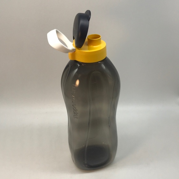 New Tupperware Fridge Water Bottle 2 Liter - Picture 3 of 16